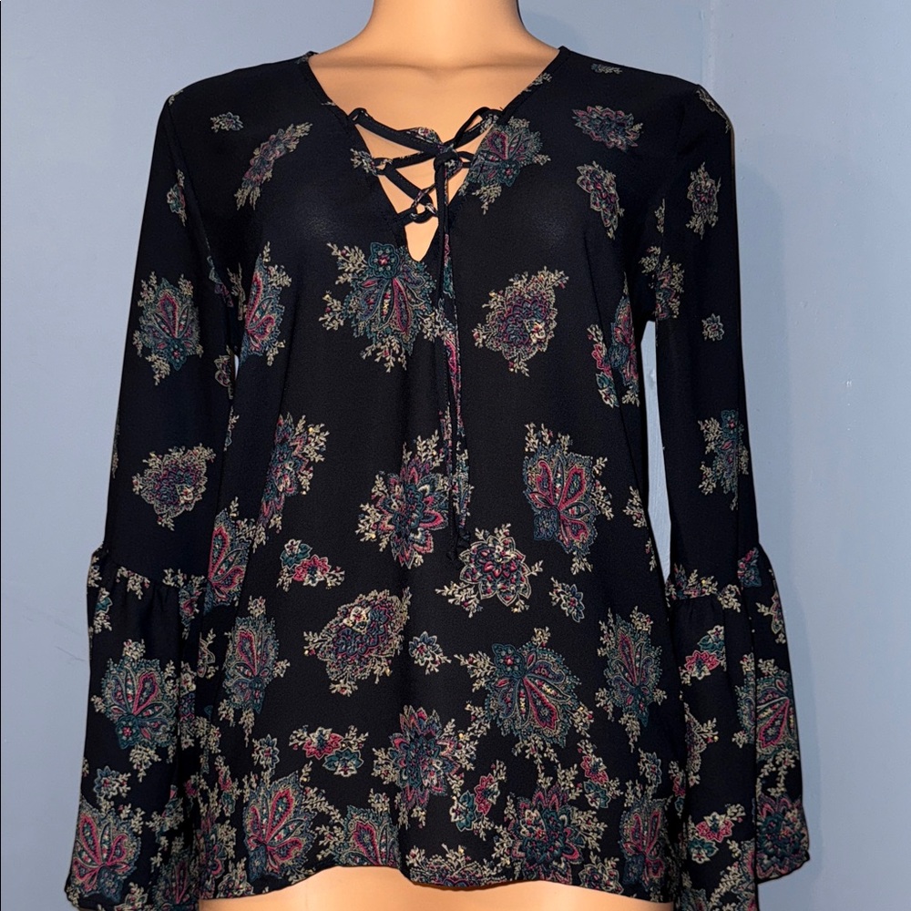 Abercrombie & Fitch Black Floral Lace-Up Blouse - Picture 1 of 6
